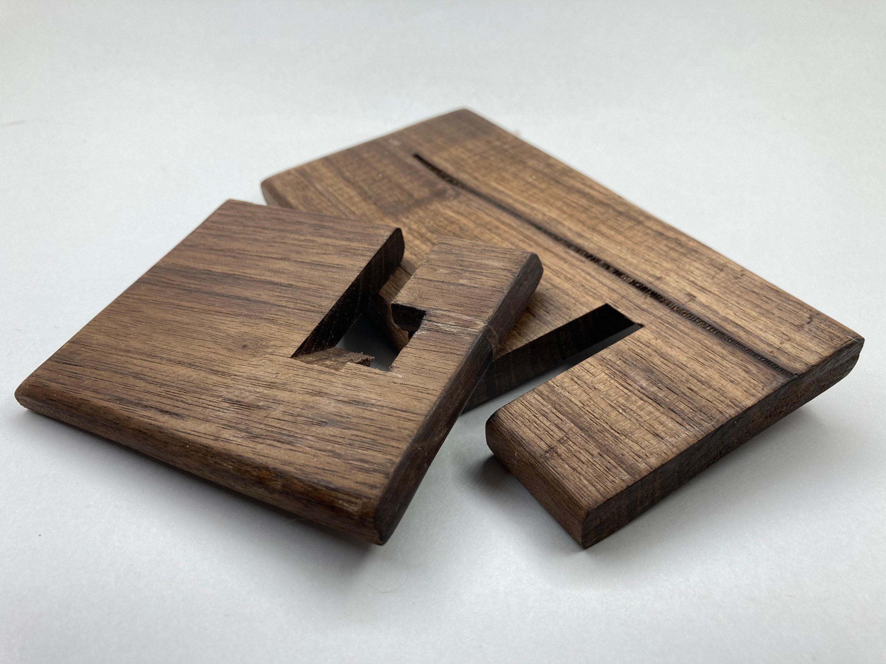 Wooden phone holder - Image 5
