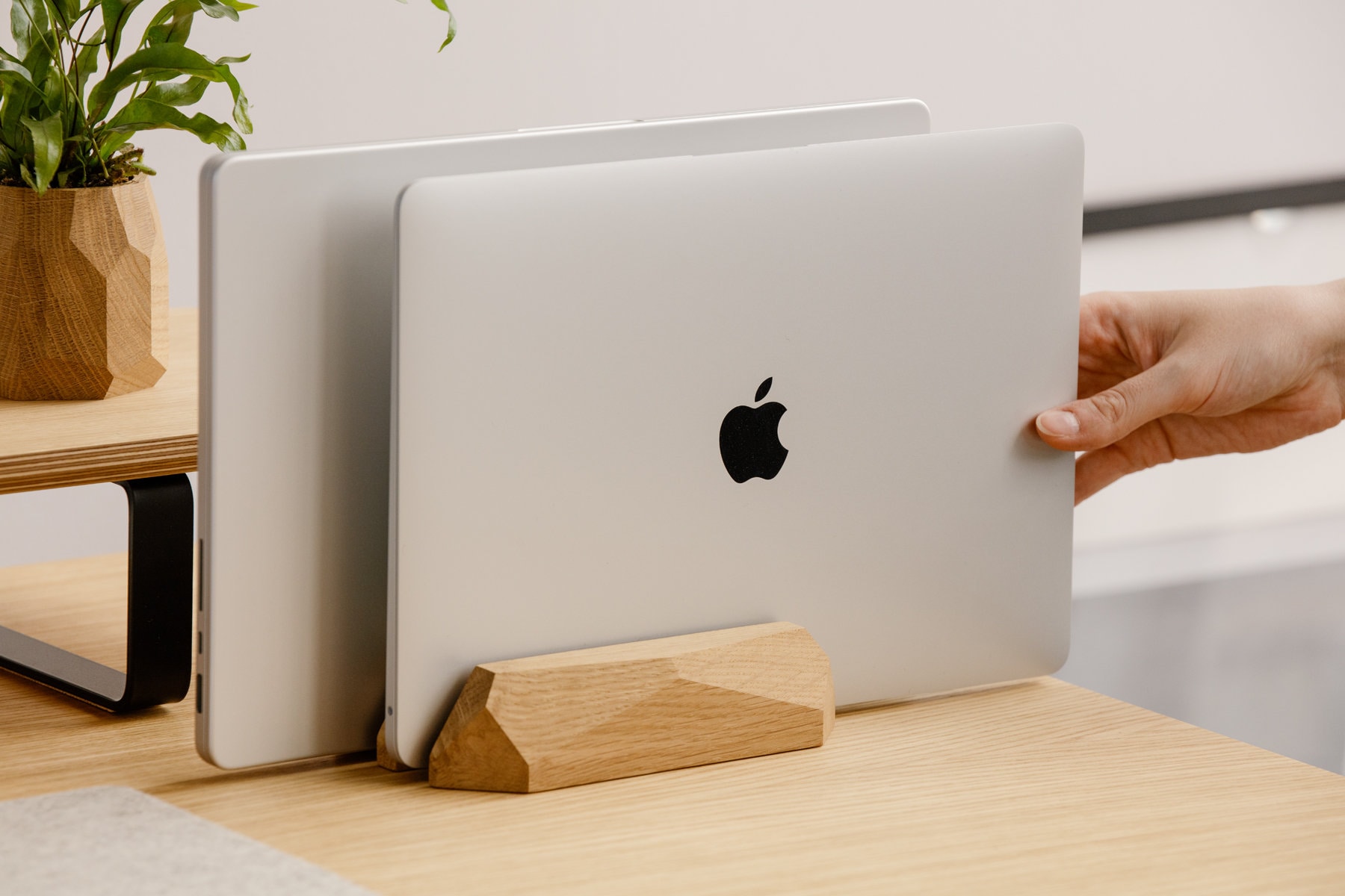 Dual Oak Laptop Stand: Vertical Macbook Dock, Desk Organizer - Image 3