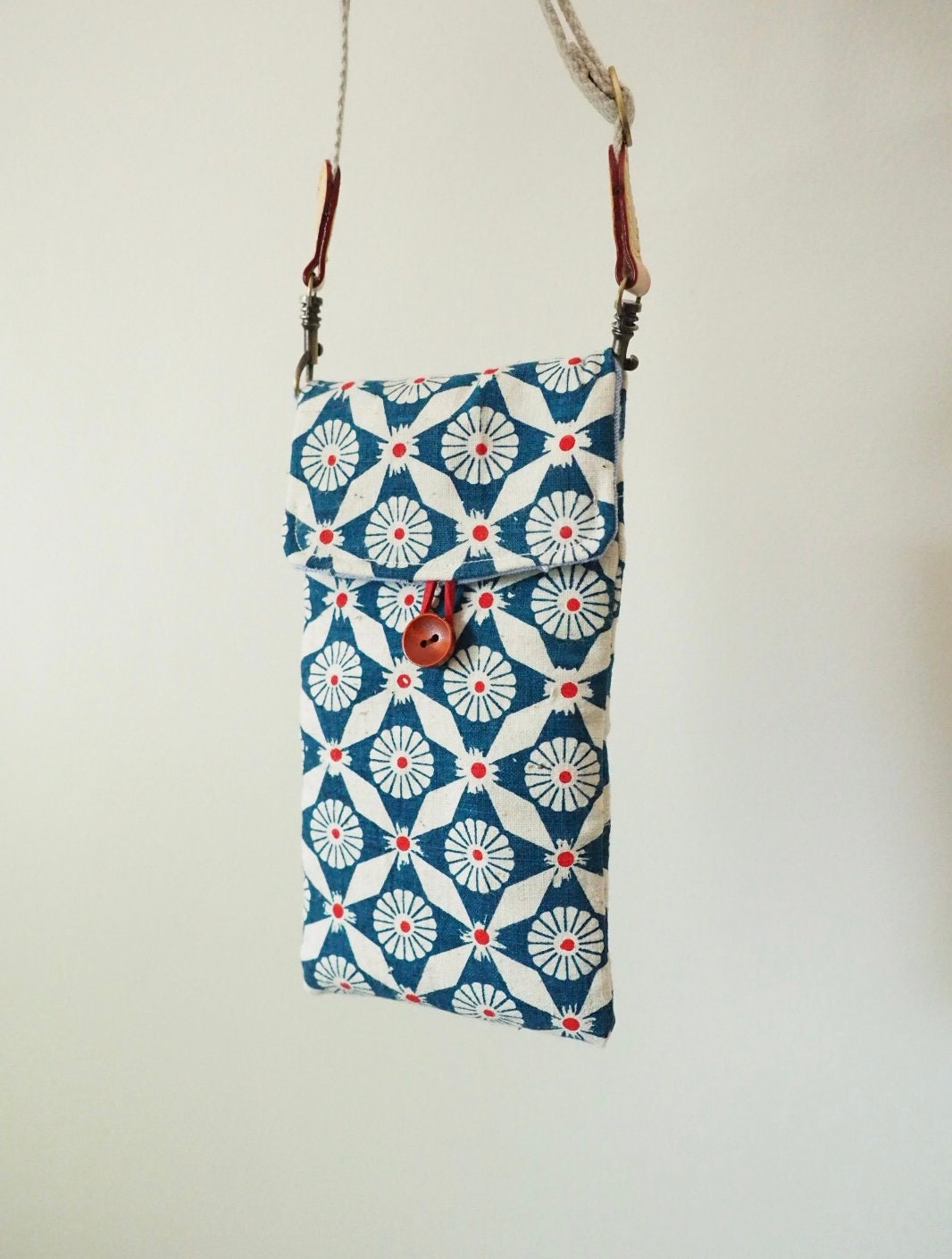 Vintage-Style Fabric Phone Crossbody Bag with Adjustable Strap - Image 5