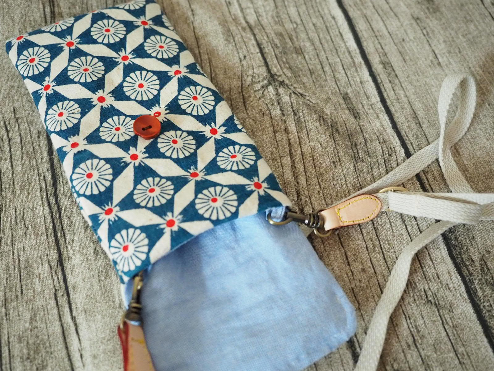 Vintage-Style Fabric Phone Crossbody Bag with Adjustable Strap - Image 3