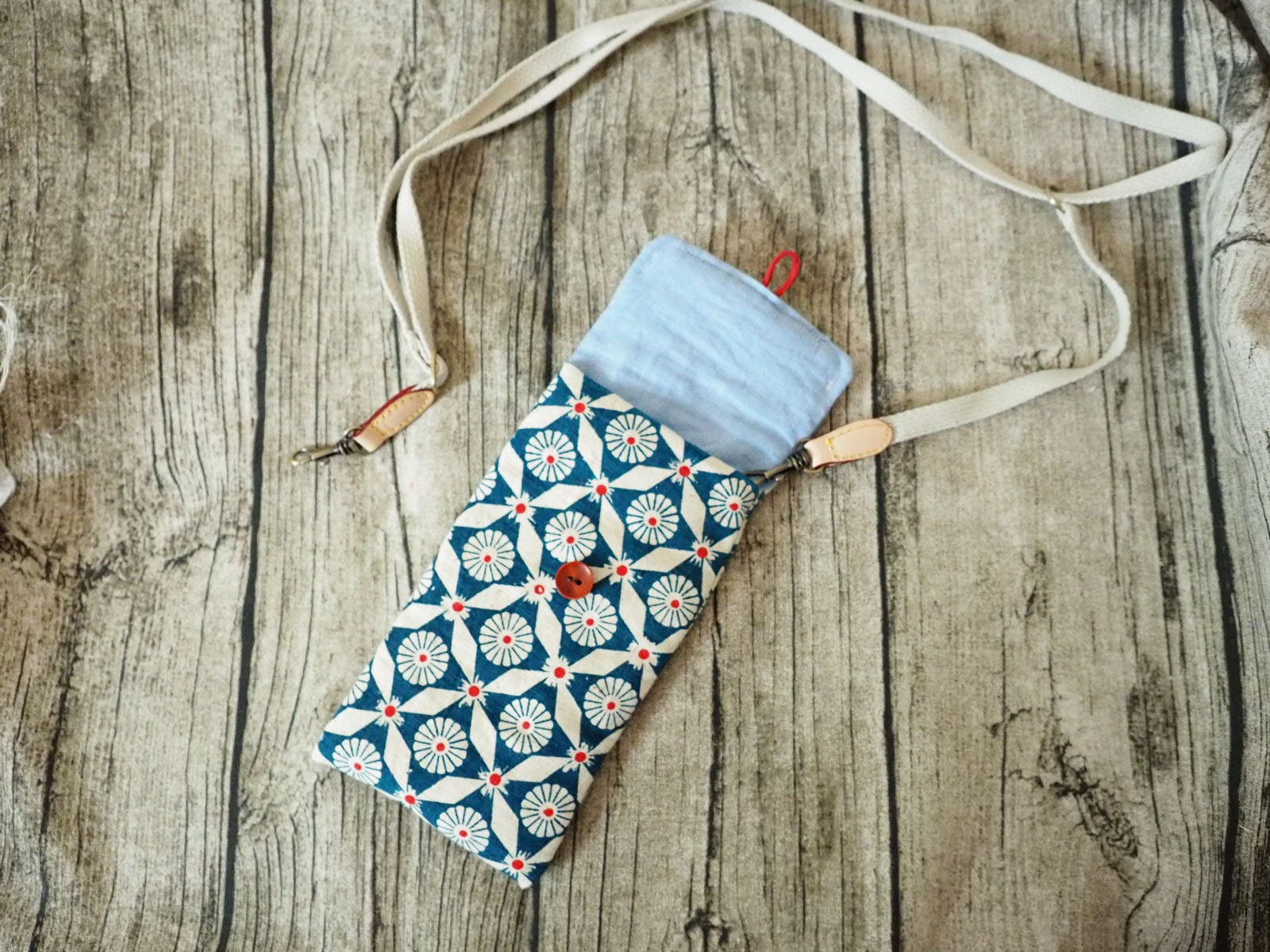 Vintage-Style Fabric Phone Crossbody Bag with Adjustable Strap - Image 2