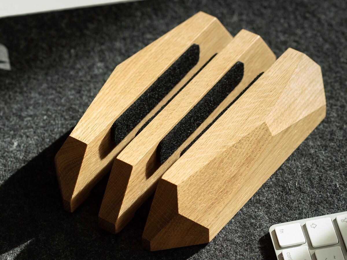 Dual Oak Laptop Stand: Vertical Macbook Dock, Desk Organizer - Image 4