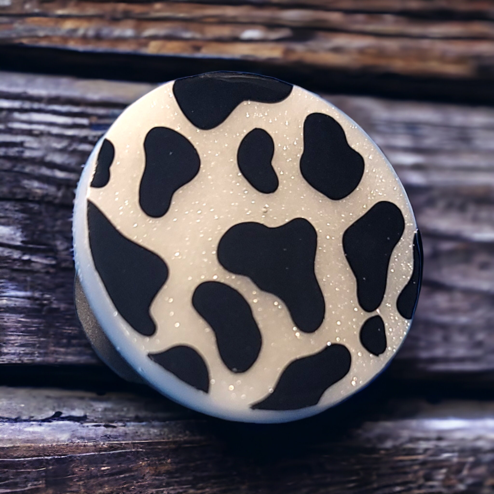 Cow Print Phone Grip: Magnetic Phone Accessory - Image 2