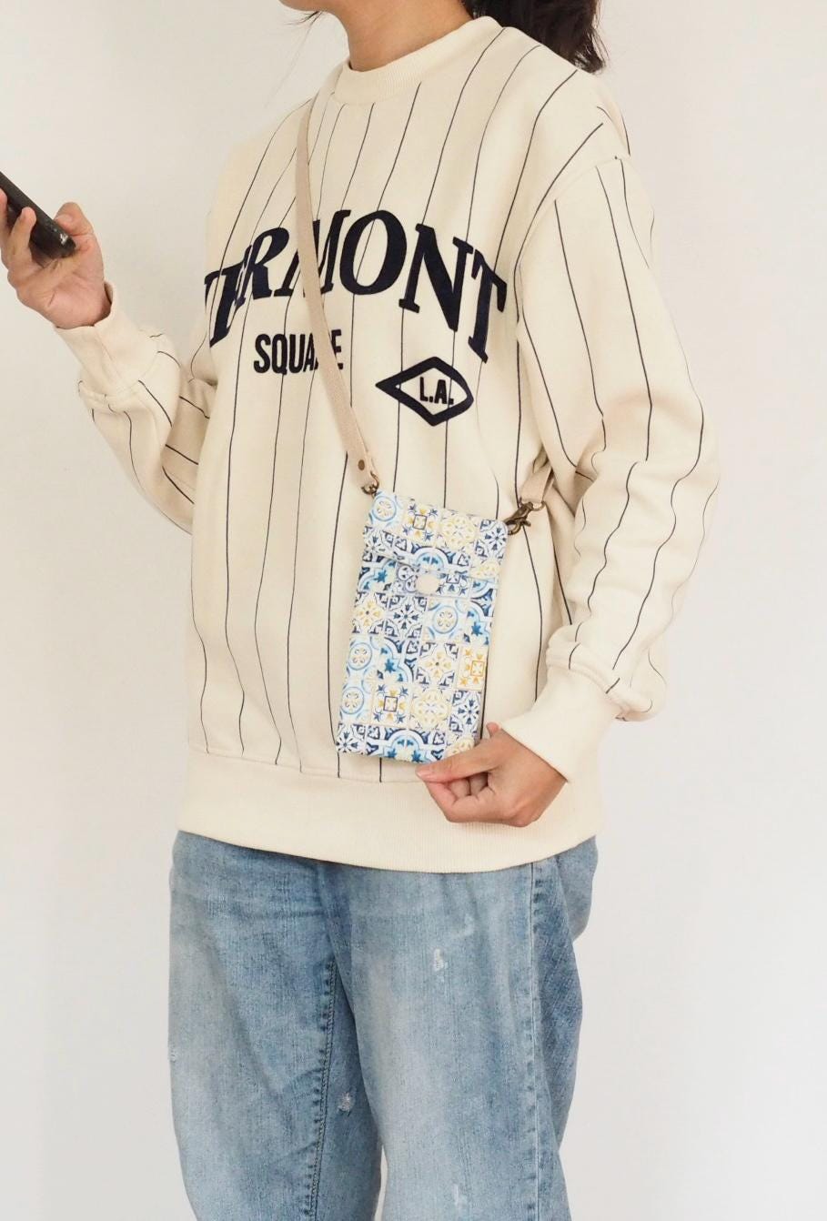 Vintage-Style Fabric Phone Crossbody Bag with Adjustable Strap - Image 15